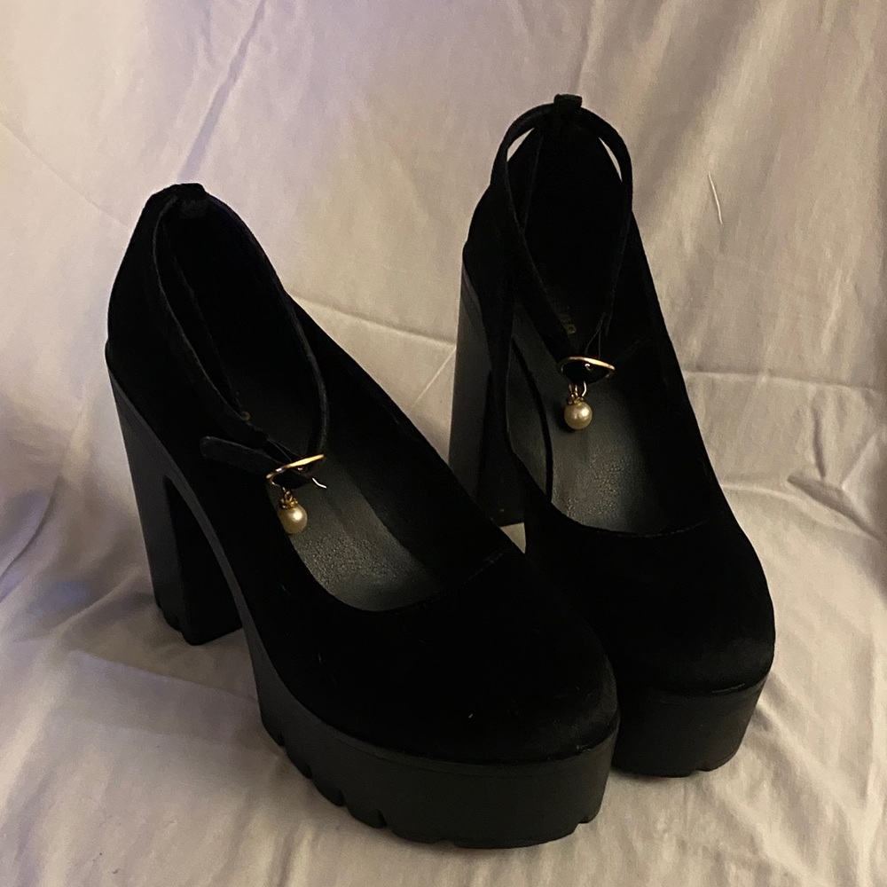 Elegant Black Platform Heels Size 10